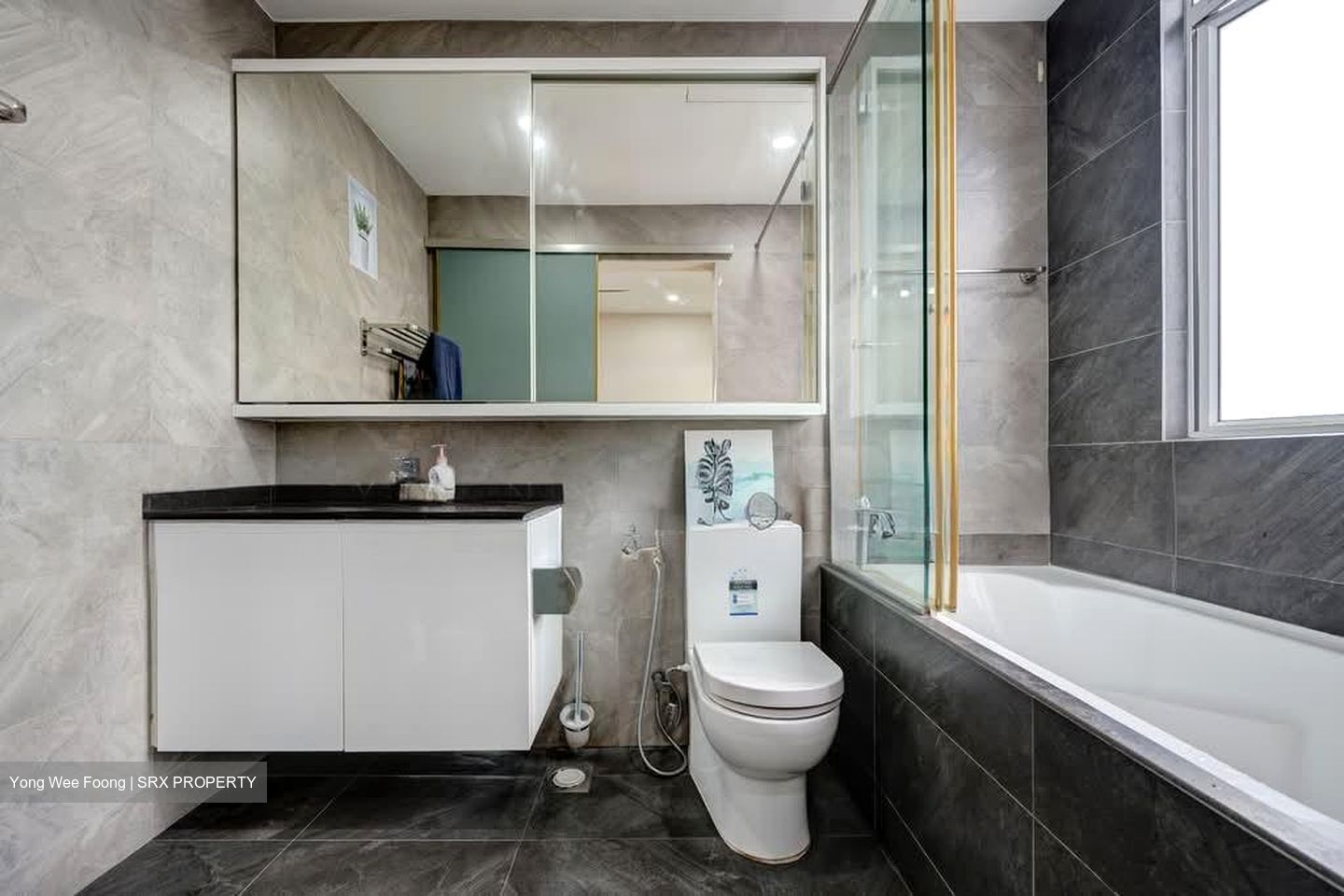 Flora Road (D17), Terrace #553421311